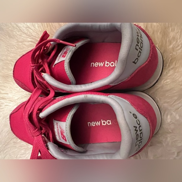 Magenta New Balance shoes - Picture 5 of 7